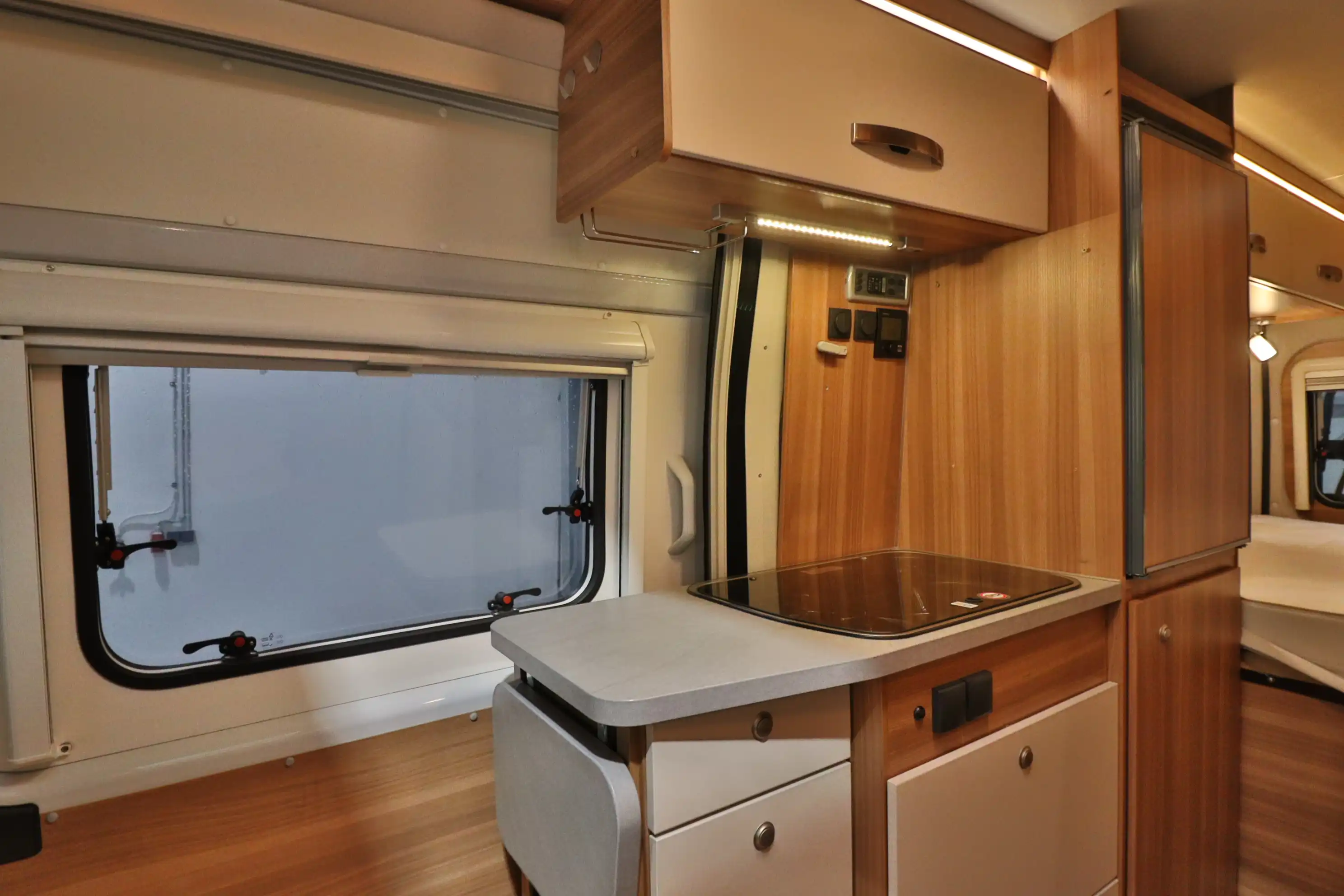 WEINSBERG Cara Bus 600 MQ Edition Fire